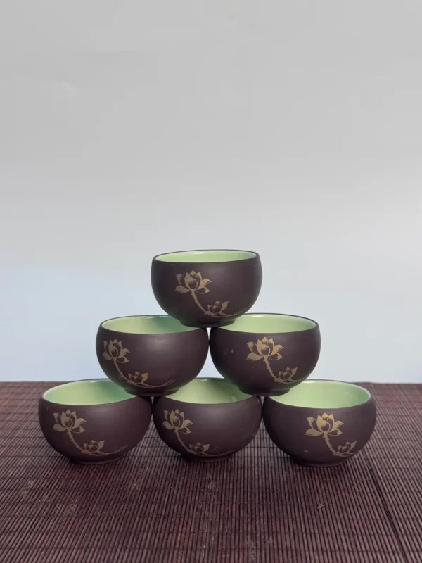 Luc Am Kim Lien Zisha Tea Set – tea cups close-up