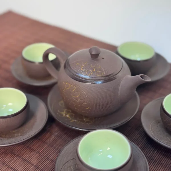 Ngu Am An Lien Zisha Tea Set – teapot close-up