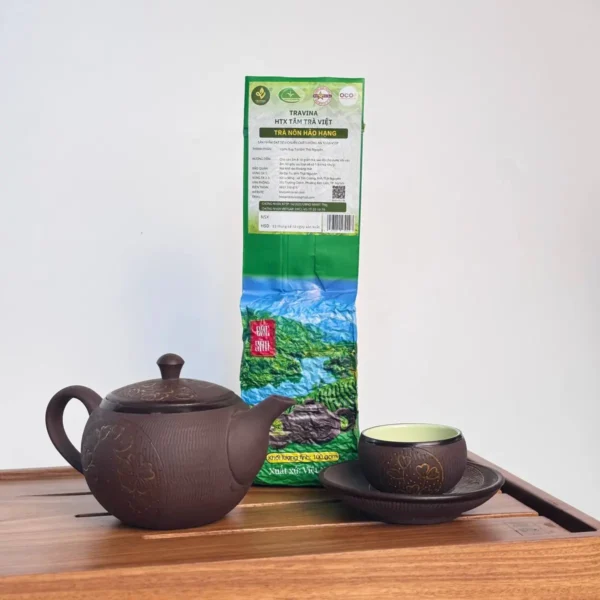 Superior Bud Tea – brewed in a zisha teapot