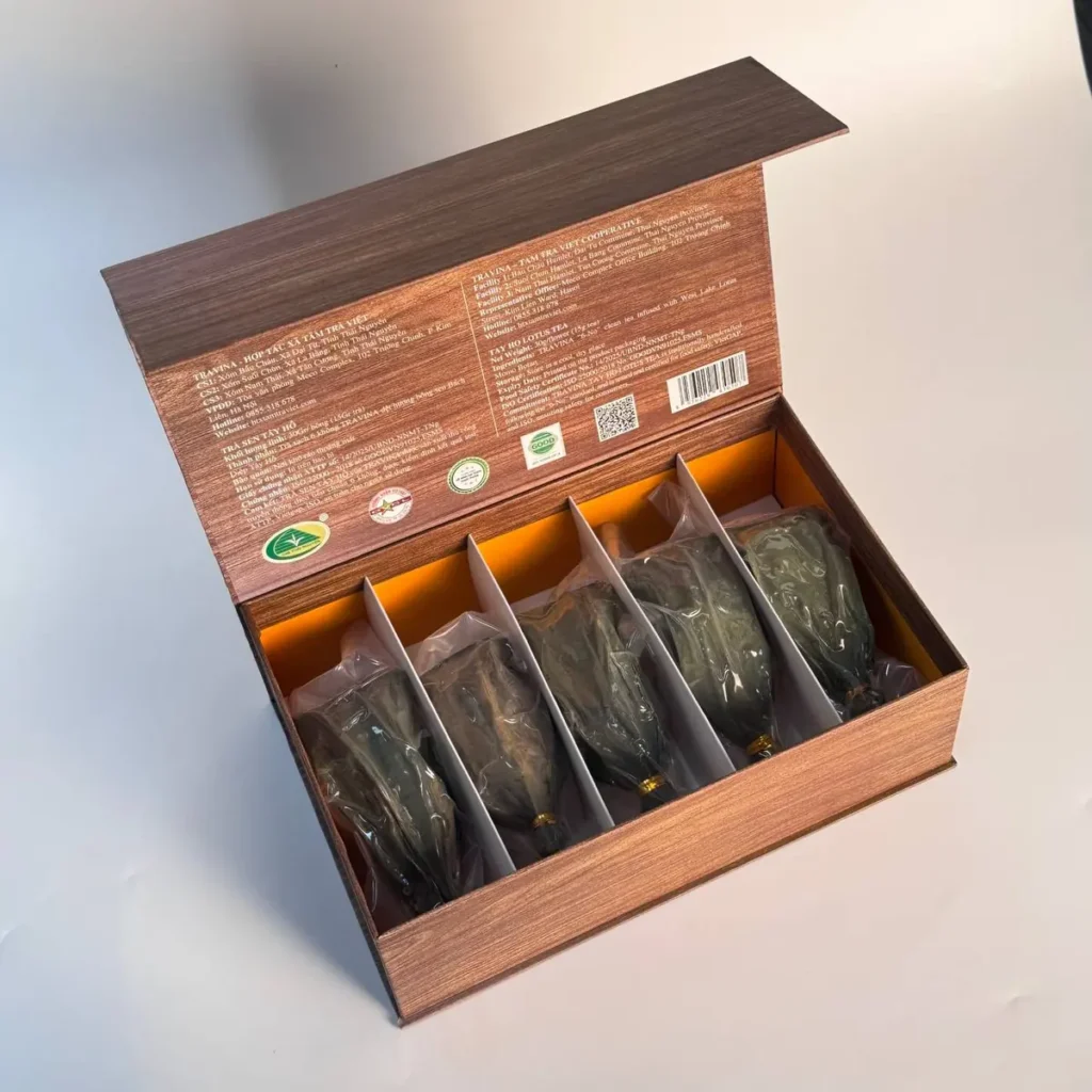 Tâm Trà Thanh Liên lotus gift box opened