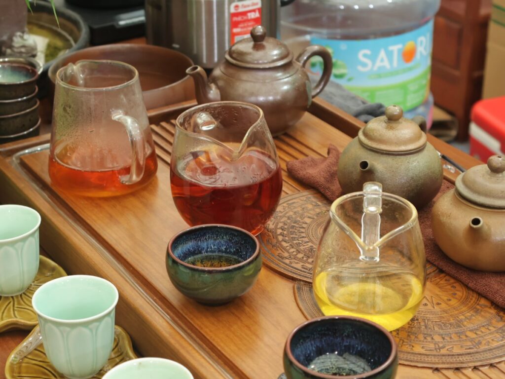 Thai Nguyen green tea brewed for free tastings at the booth