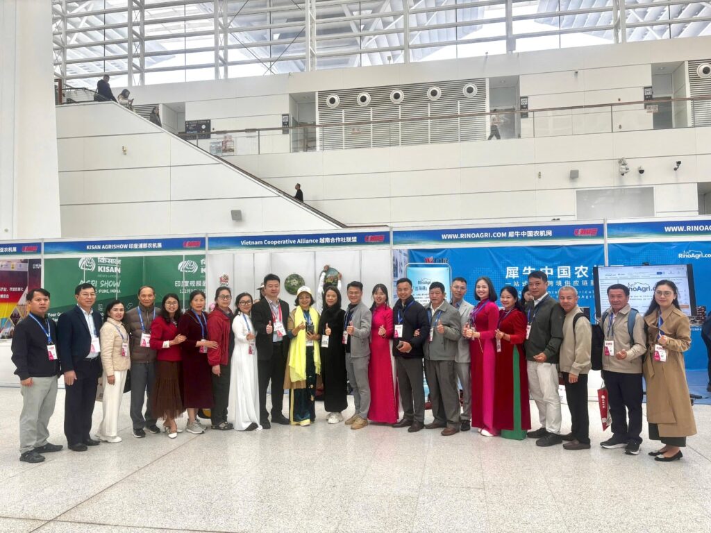 Vietnamese delegation and guests in front of the Vietnam Cooperative Alliance booth at CIAME 2026