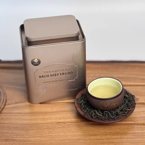 West Lake Lotus Rice Tea – brewed in a zisha teapot