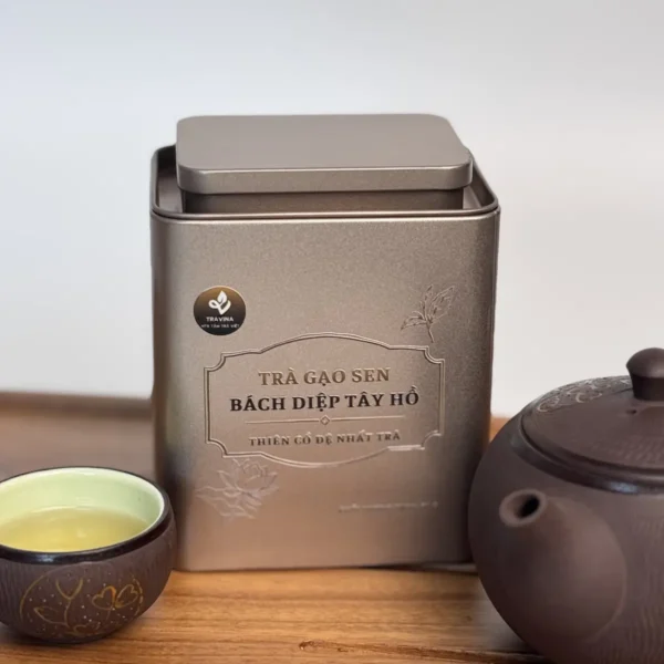 West Lake Lotus Rice Tea – brewed in a zisha teapot